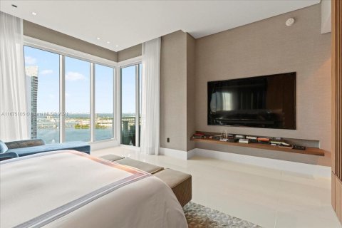 Condo in Miami, Florida, 4 bedrooms  № 1399751 - photo 11