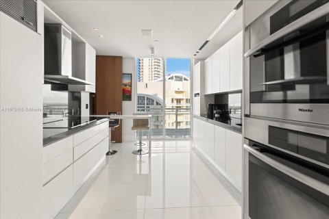 Condo in Miami, Florida, 4 bedrooms  № 1399751 - photo 5