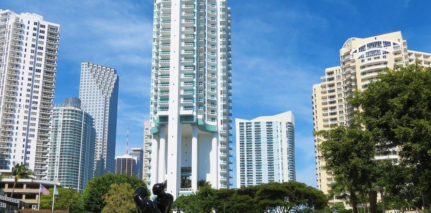 Condo in Miami, Florida, 4 bedrooms  № 1399751