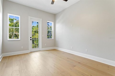 Townhouse in Tampa, Florida 4 bedrooms, 292.74 sq.m. № 1088999 - photo 18