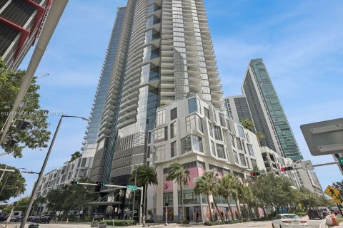 Condominio en alquiler en Miami, Florida, 3 dormitorios, 203.27 m2 № 1356929 - foto 1