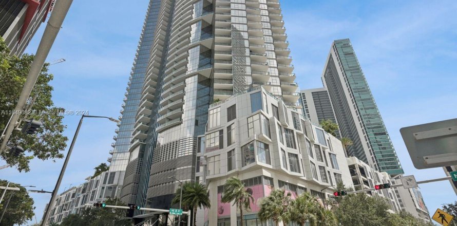 Condo in Miami, Florida, 3 bedrooms  № 1356929