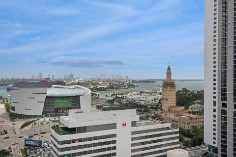 Condominio en alquiler en Miami, Florida, 3 dormitorios, 203.27 m2 № 1356929 - foto 4