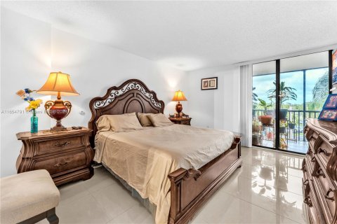 Condo in Miami, Florida, 2 bedrooms  № 1356977 - photo 7