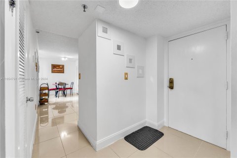 Condo in Miami, Florida, 2 bedrooms  № 1356977 - photo 3