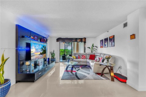 Copropriété à vendre à Miami, Floride: 2 chambres, 128.21 m2 № 1356977 - photo 2