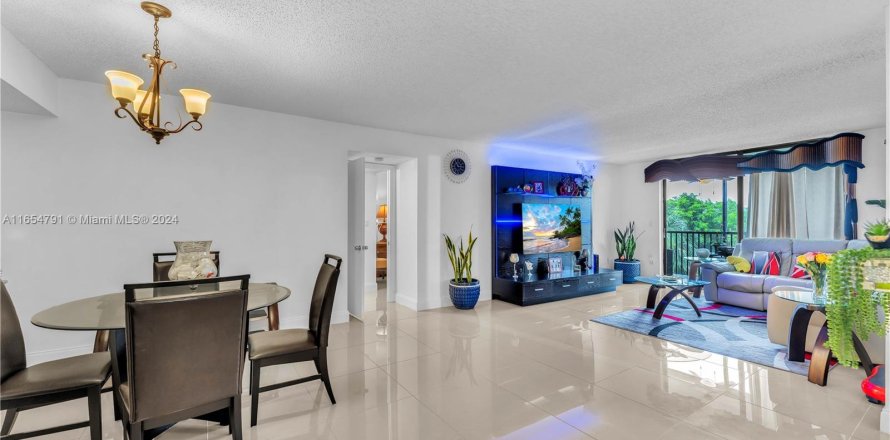 Condominio en Miami, Florida, 2 dormitorios  № 1356977