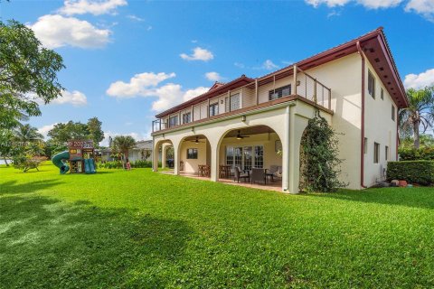 Villa ou maison à vendre à Hialeah, Floride: 4 chambres, 412.49 m2 № 883743 - photo 25