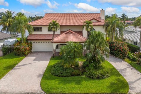 Casa en venta en Hialeah, Florida, 4 dormitorios, 412.49 m2 № 883743 - foto 2