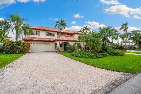 Casa en venta en Hialeah, Florida, 4 dormitorios, 412.49 m2 № 883743 - foto 1