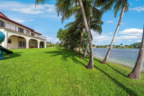 Villa ou maison à vendre à Hialeah, Floride: 4 chambres, 412.49 m2 № 883743 - photo 22