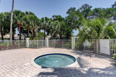 Touwnhouse à vendre à Palm Beach Gardens, Floride: 2 chambres, 107.02 m2 № 862666 - photo 3