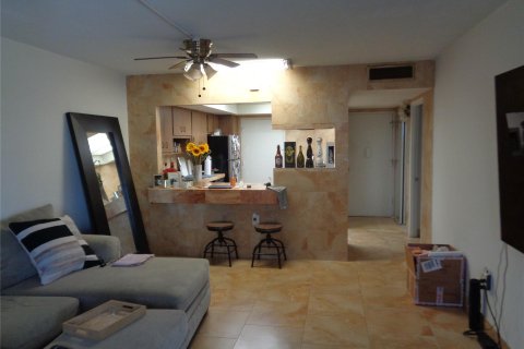 Condo in Miami, Florida, 1 bedroom  № 764885 - photo 6