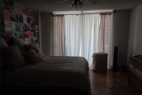 Condo in Miami, Florida, 1 bedroom  № 764885 - photo 5