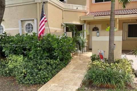 Townhouse in Deerfield Beach, Florida 2 bedrooms, 134.34 sq.m. № 1270793 - photo 7