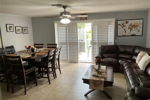 Touwnhouse à vendre à Deerfield Beach, Floride: 2 chambres, 134.34 m2 № 1270793 - photo 13