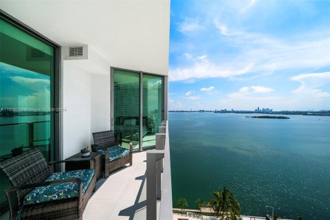 Condo in Miami, Florida, 1 bedroom  № 1385755 - photo 2