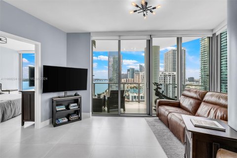 Condo in Miami, Florida, 1 bedroom  № 1385755 - photo 9