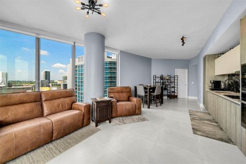 Condo in Miami, Florida, 1 bedroom  № 1385755 - photo 11