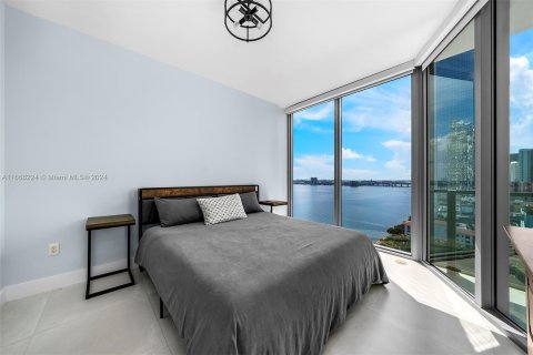 Condo in Miami, Florida, 1 bedroom  № 1385755 - photo 12