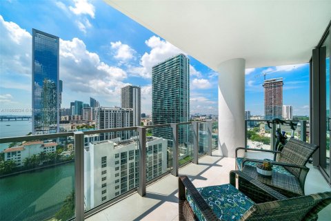 Condo in Miami, Florida, 1 bedroom  № 1385755 - photo 3