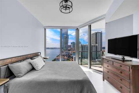 Condo in Miami, Florida, 1 bedroom  № 1385755 - photo 14