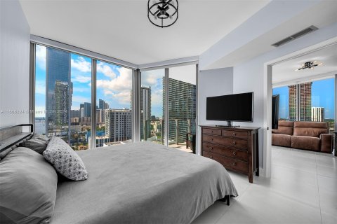 Condo in Miami, Florida, 1 bedroom  № 1385755 - photo 13