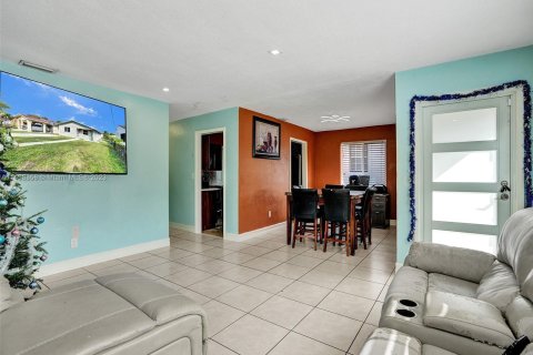 Villa ou maison à vendre à West Park, Floride: 3 chambres, 131.83 m2 № 883705 - photo 5