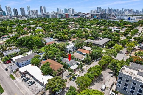 Propiedad comercial en venta en Miami, Florida № 1281942 - foto 10