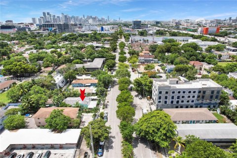 Propiedad comercial en venta en Miami, Florida № 1281942 - foto 9