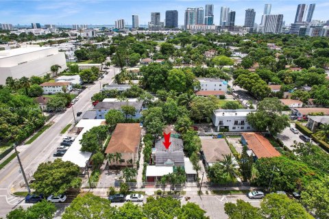 Propiedad comercial en venta en Miami, Florida № 1281942 - foto 2