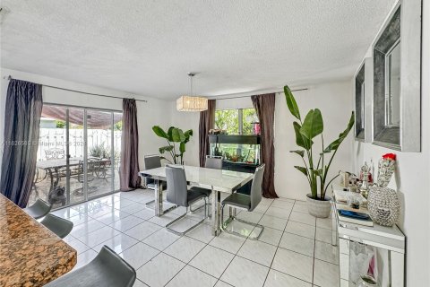 Casa en venta en Miramar, Florida, 4 dormitorios, 218.04 m2 № 1281988 - foto 9