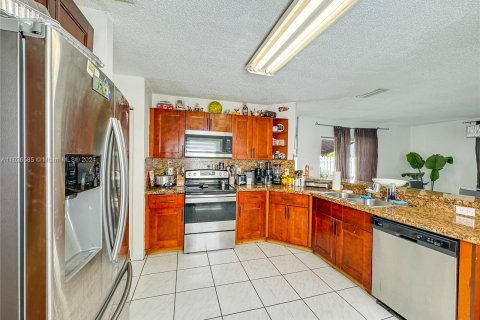 Casa en venta en Miramar, Florida, 4 dormitorios, 218.04 m2 № 1281988 - foto 8