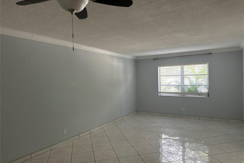 Condo in Oakland Park, Florida, 1 bedroom  № 929806 - photo 15