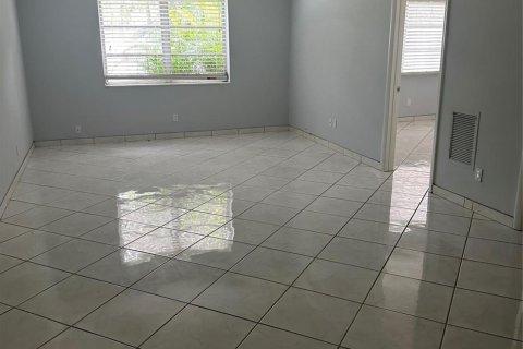 Condo in Oakland Park, Florida, 1 bedroom  № 929806 - photo 16