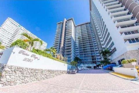 Condo in Hallandale Beach, Florida, 2 bedrooms  № 1348976 - photo 22