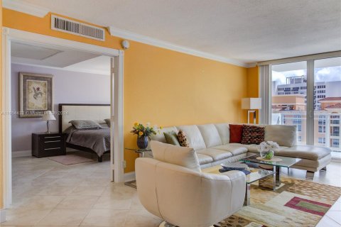 Condo in Hallandale Beach, Florida, 2 bedrooms  № 1348976 - photo 6