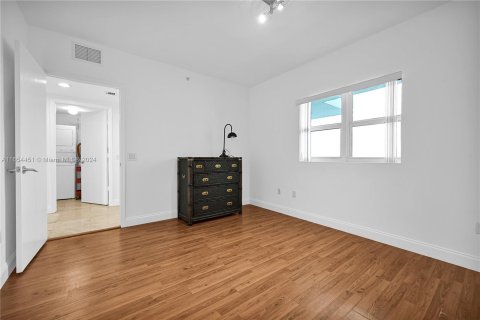 Condo in North Miami, Florida, 2 bedrooms  № 1348975 - photo 29