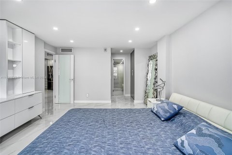 Condominio en venta en Hallandale Beach, Florida, 1 dormitorio, 80.82 m2 № 1007084 - foto 25