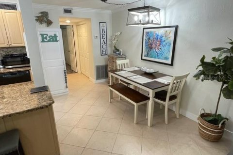 Condo in Saint Pete Beach, Florida, 1 bedroom  № 761521 - photo 9