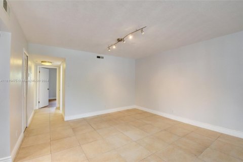 Condo in Fort Lauderdale, Florida, 2 bedrooms  № 1232761 - photo 17