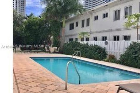 Condo in Fort Lauderdale, Florida, 2 bedrooms  № 1232761 - photo 30