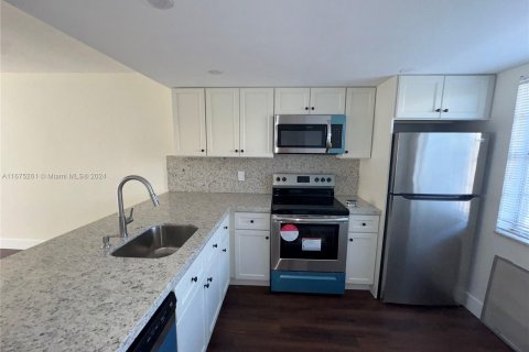 Condominio en venta en Lauderhill, Florida, 2 dormitorios, 83.98 m2 № 1401690 - foto 4