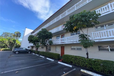 Condominio en venta en Lauderhill, Florida, 2 dormitorios, 83.98 m2 № 1401690 - foto 1