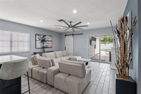 Casa en venta en Tampa, Florida, 3 dormitorios, 151.9 m2 № 1318254 - foto 13