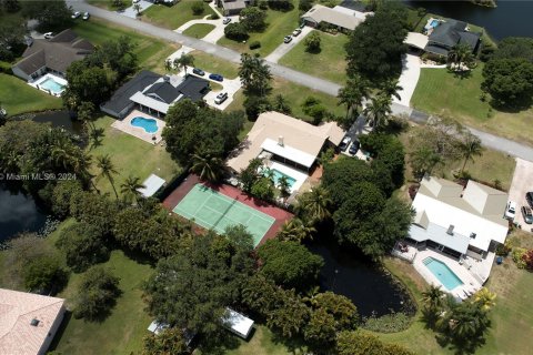 House in Davie, Florida 4 bedrooms, 279.08 sq.m. № 1146475 - photo 4