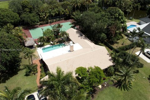 House in Davie, Florida 4 bedrooms, 279.08 sq.m. № 1146475 - photo 8