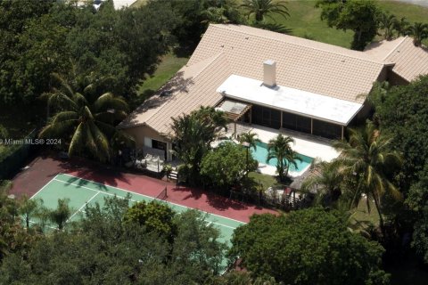 House in Davie, Florida 4 bedrooms, 279.08 sq.m. № 1146475 - photo 3
