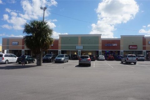 Immobilier commercial à louer à New Port Richey, Floride: 1829.99 m2 № 248961 - photo 1