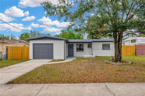 House in Tampa, Florida 3 bedrooms, 81.38 sq.m. № 1441339 - photo 1